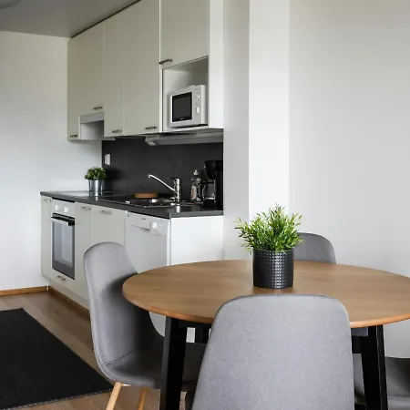 Lägenhet Spacious For 4 Esbo